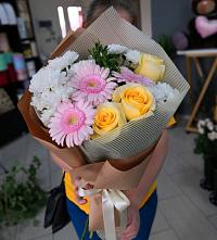 Букет цветов из:  Герберы, Розы и Хризантемы в Арзгир