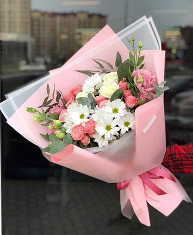 Букет цветов из: Розы, Лизиантусы и Хризантемы в Арзгир